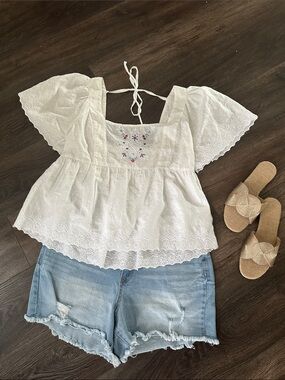💙🤍❤️ White Embroidered Peasant Top - Feminine Summer Blouse